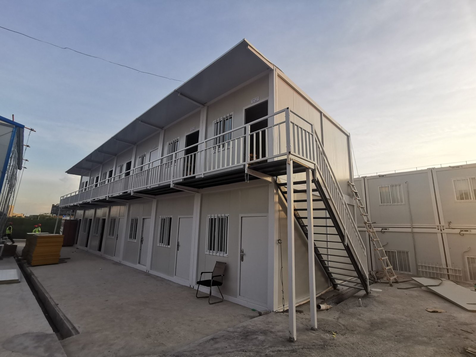 Best 20ft Prefab Detachable Flat Pack Shipping Container House Steel Home Office Bedroom Apartment Mall Project Department Use